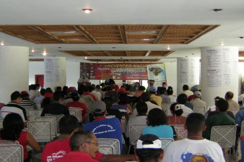 Comunidades y trabajadores evaluan la cogestion