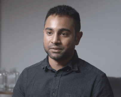 Bhaskar Sunkara en una entrevista para Telesur