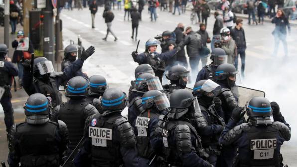 2019-11-16T101235Z_1117020360_RC2ACD9MAGFG_RTRMADP_3_FRANCE-PROTESTS-ANNIVERSARY_20191116111506-k0DF-U4716475062611fC-992x558@LaVanguardia-Web