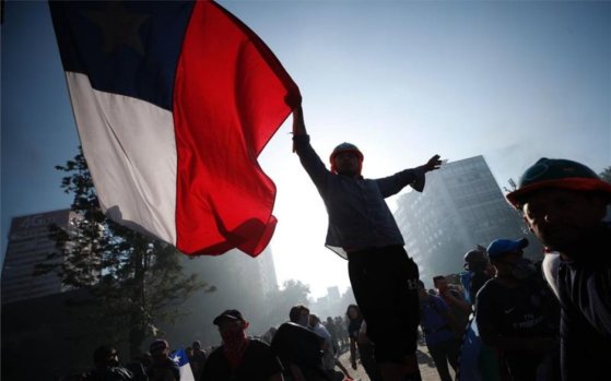chile-bandera-protestas-1573598737508