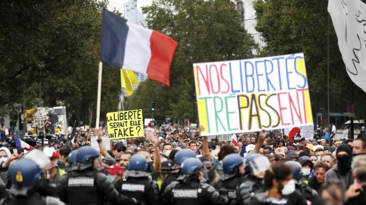 protest-against-vaccine-pass-in-paris-2