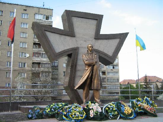 stepan-bandera-monument
