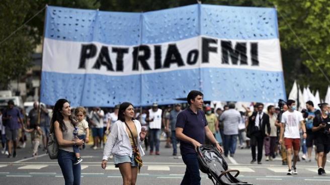 marcha-fmi-congreso-senado1-AFP-Juan-Mabromata
