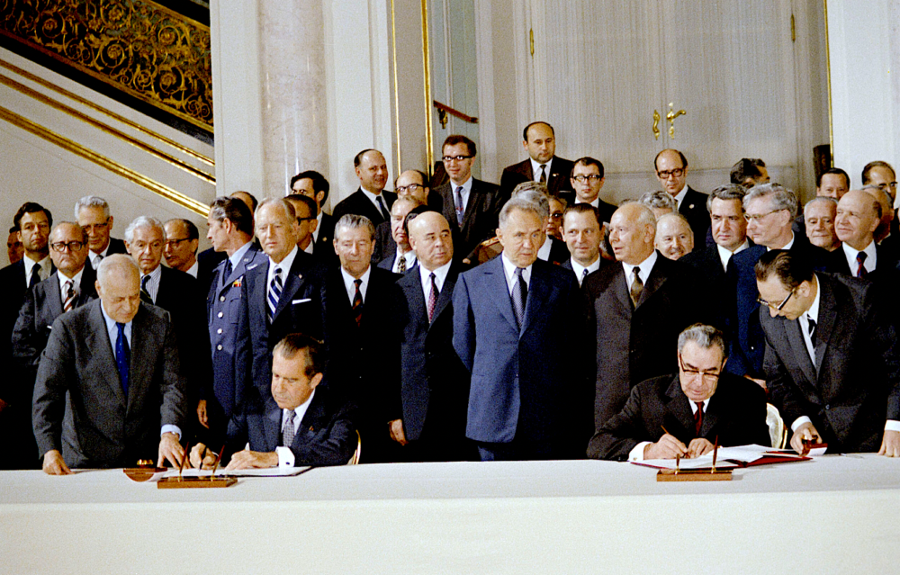 4-Nixon-and-Brez-1000x639