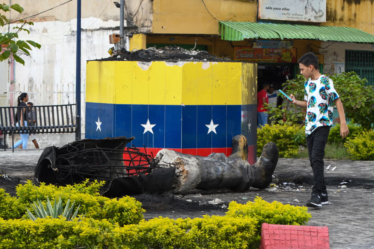 3-VENEZUELA-CHÁVEZ-ESTATUAS_40507