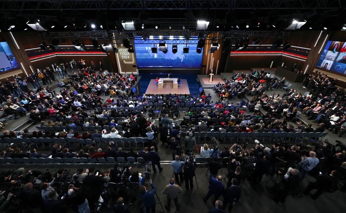 i-1 Durante los Resultados del Año con Vladimir Putin.